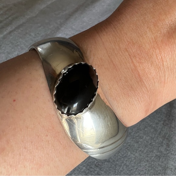 🖤 C/J NEZ Sterling Silver & Black Onyx cuff  / bracelet - Picture 1 of 11